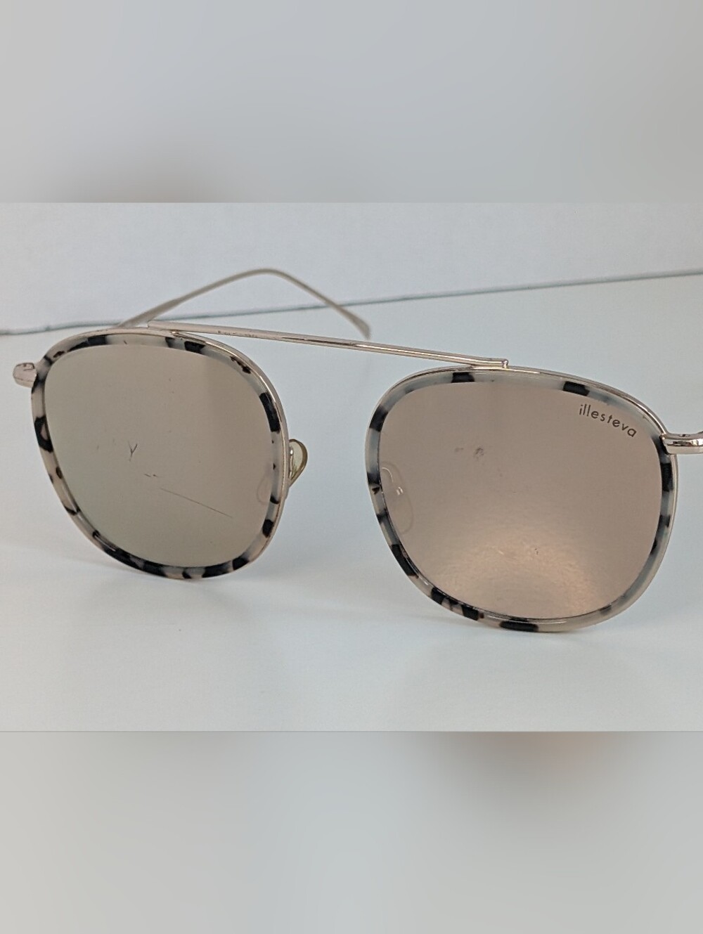 Illesteva Havana Tortoiseshell Square Sunglasses - Taupe Lenses